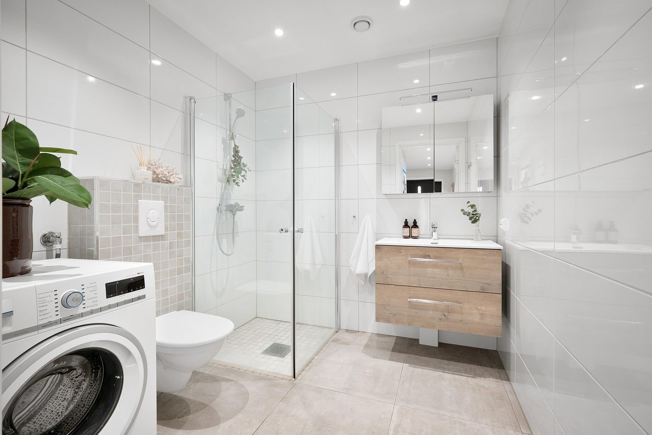 Rénovation d’une salle de bain moderne par Lachaud Plomberie Services à L’Horme (Loire)